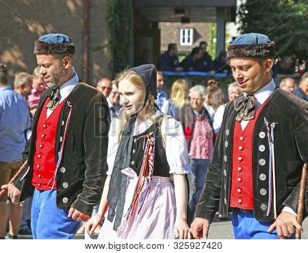 Stuttgart, Germany-september 30, 2018: Beer Festival, Festive Procession, People In Traditional Folk