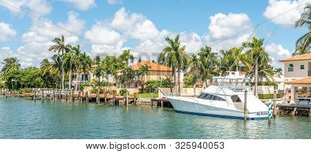 Miami, Usa - September 11, 2019: Luxurious Mansion In Miami Beach, Florida, Usa