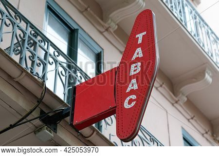 Toulouse , Occitanie France - 06 16 2021 : Tabac French Logo Brand And Sign Text Front Of France Sto