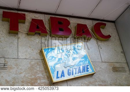 Toulouse , Occitanie France - 06 16 2021 : La Gitane French Text Sign With Logo Brand Tabac With Gyp