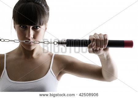 portrét dívky sportovní karate s nunchaku, fitness studio silueta ženy střílel přes bílé backgro