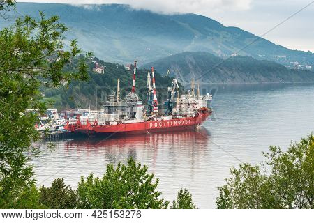 Cargo Container Ship Nuclear Powered Icebreaker Sevmorput Russian Corporation Fsue Rosatomflot. Cont