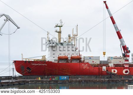 Cargo Container Ship Nuclear-powered Icebreaker Sevmorput Russian Corporation Fsue Rosatomflot. Cont