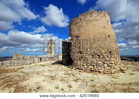 Hrad trosky a církve, Medina Sidonia, Andalusie.