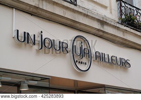 Bordeaux , Aquitaine France  - 06 20 2021 : Uja Paris Brand Boutique Un Jour Ailleurs Logo And Text 