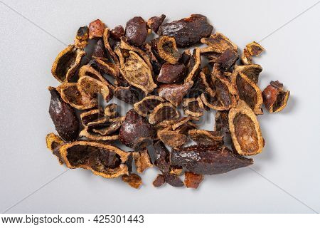Top View Herb Yanjinyingzi Or Rosae Laevigatae Fructus Or Salty Cherokee Rose Fruit