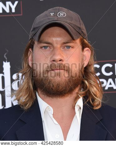 LOS ANGELES - JUN 16: Jake Weary arrives for âThe Birthday Cakeâ  Premiere on June 16, 2021 in Los Angeles, CA                