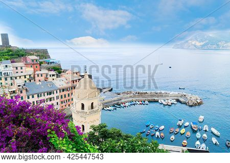 Vernazza Pituresque Town Of Cinque Terre, Italy