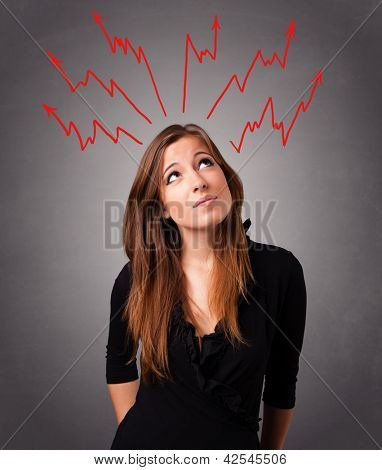 Junge Frau stehen und denken mit Pfeilen overhead