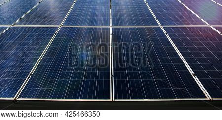 Solar Panels Look Up To The Sky To Receive The Sunlight 3d Illustration