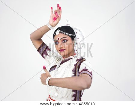 인도 출신의 여성 Odissi 댄서