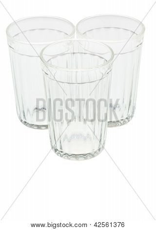 Trois verres vides de facettes