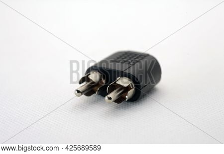 Rca Conector To 3,5 Mm Isolated White Baclground