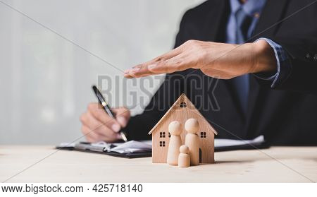 Insurance House, And Family Health Live Concept. The Insurance Agent Presents The ้hands Protection 