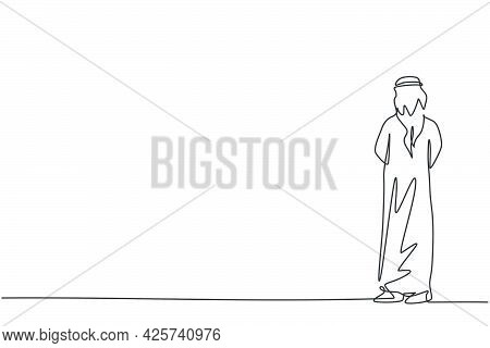 Continuous One Line Drawing Of Young Arab Businessman Thinking To Discover Business Strategy. Focus 