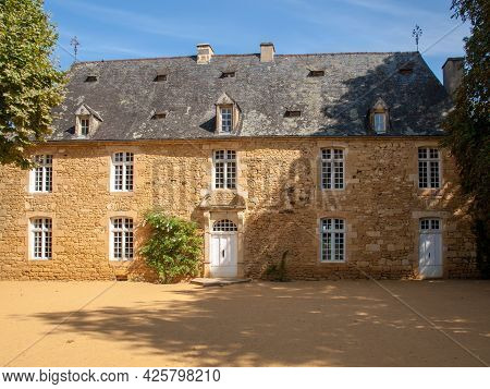 Eyrignac, France - September 2, 2018: The Manor Of Artaban In The Picturesque Jardins Du Manoir D Ey