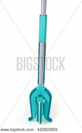 Flat Wet Mop With Working Part Folded In Half Via The Special Clamp Sliding On Handle To Squeezing O