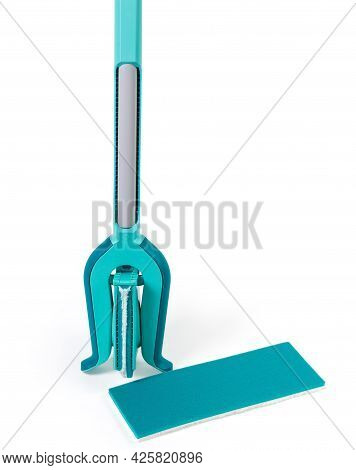 Flat Wet Mop With Working Part Folded In Half Via The Special Clamp Sliding On Handle To Squeezing O