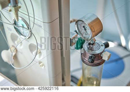 A Device For Resuscitation Of Infants And Checking The Child On The Apgar Scale After Delivery. Mach