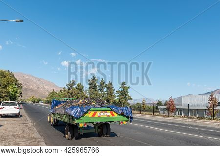 De Doorns, South Africa - April 20, 2021: A Street Scene In De Doorns In The Western Cape Province. 
