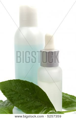Prodotti cosmetici con foglia verde