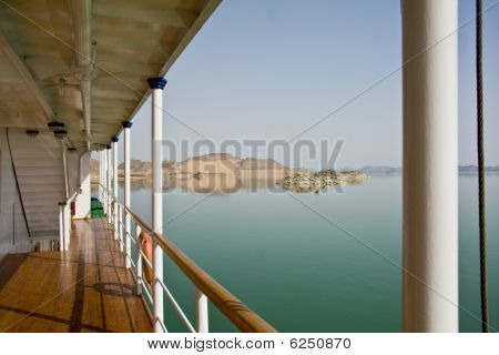 Battello sul lago Nasser