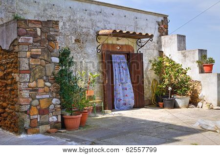 Alleyway. Montescaglioso. Basilicata. Italy.