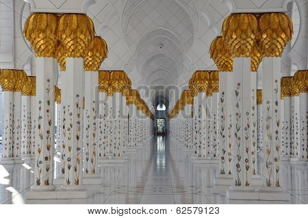 Sheikh Zayed Grand Mosque in Abu Dhabi, UAE