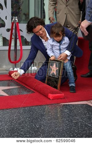 LOS ANGELES - APR 2:  Orlando Bloom, Flynn Bloom at the Orlando Bloom Hollywood Walk of Fame Star Ceremony at TCL Chinese Theater on April 2, 2014 in Los Angeles, CA