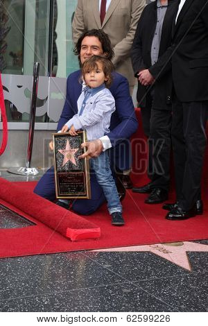 LOS ANGELES - APR 2:  Orlando Bloom, Flynn Bloom at the Orlando Bloom Hollywood Walk of Fame Star Ceremony at TCL Chinese Theater on April 2, 2014 in Los Angeles, CA
