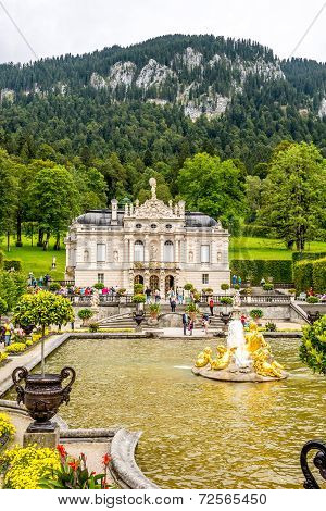 Linderhof Palace With Fountain