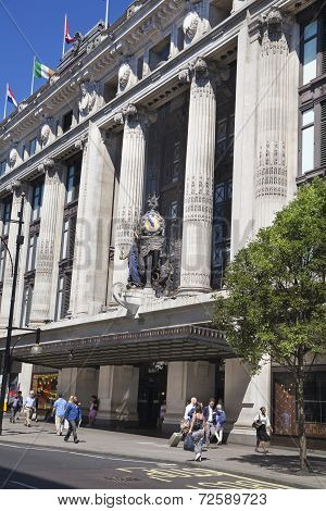 Bond street shops, Selfridges in London