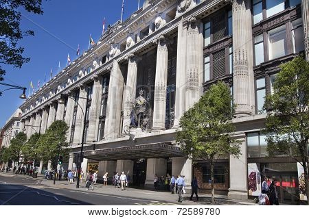 Bond street shops, Selfridges in London