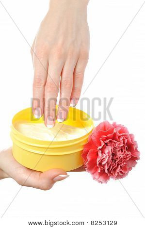 Belle mani con perfetto per unghie French Manicure e crema idratante. Energetic isolato su bianco