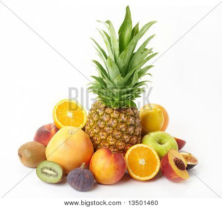 Fruta sobre un fondo blanco