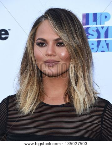 LOS ANGELES - JUN 14:  Chrissy Teigen arrives to the 