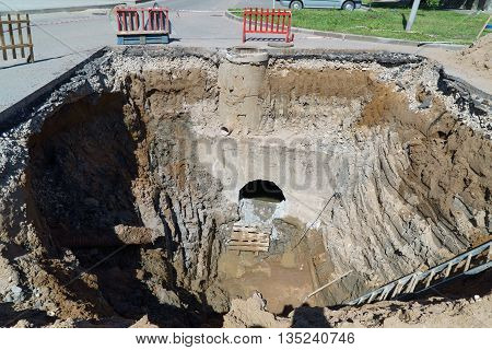 Construction. Replace the manifold in the pit of the big depth