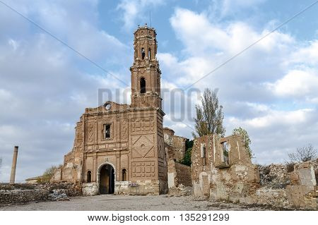 Belchite is a town in the province of Zaragoza Spain. Is known to have been the scene of one of the symbolic battles of the Spanish Civil War the Battle of Belchite. Now it is abandoned.