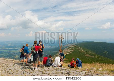 Vandrere på toppen af Sněžka