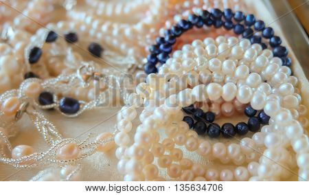 image of mixed abalone jewelry in tray(necklaceearringbanglebracelet bangle anklet)