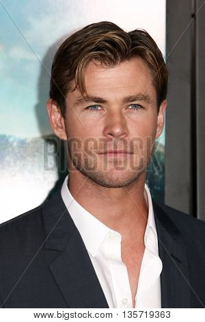 NEW YORK-DEC 7: Actor Chris Hemsworth attends the New York premiere of 