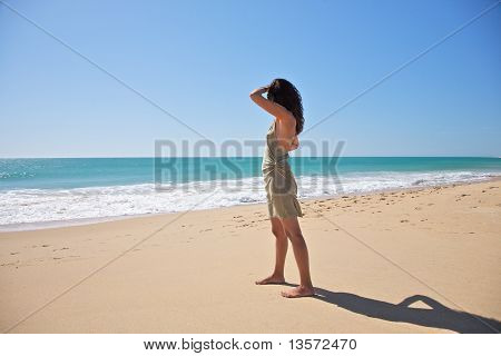 Ser man på havet i Zahora Beach