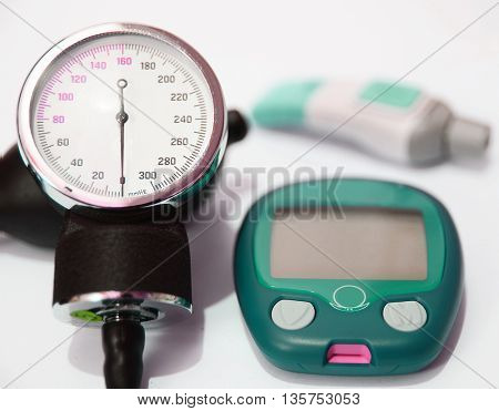 Blood pressure device and device for measuring blood sugar level 