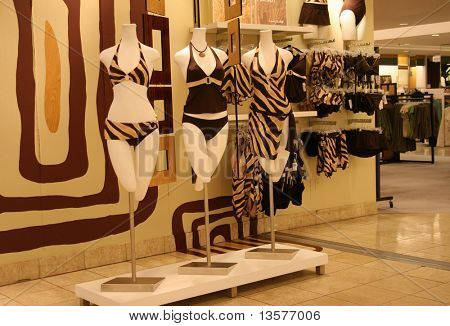 รูปถ่ายสวมชุดว่ายน้ำสไตล์ mannequins