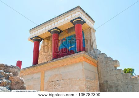 North Entrance with charging bull fresco at the Knossos palace. Greece island Greece.