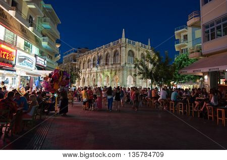 CRETEHERAKLION-JULY 24: Nightlife on Lions Square on July 242014 on the Cete island Greece.