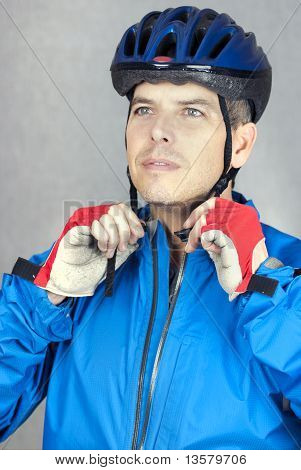自転車 3 のヘルメットをかぶります