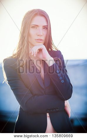 Outdoor fashion shot: portrait of a stylish beautiful young girl