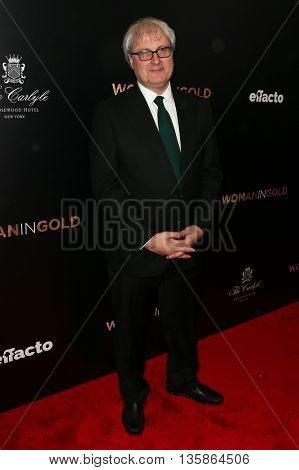 NEW YORK-MAR 30: Director Simon Curtis attends the 