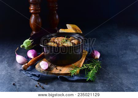 Eggplant Casserole - (melitzanes Me Kreas Sti Katsarola)